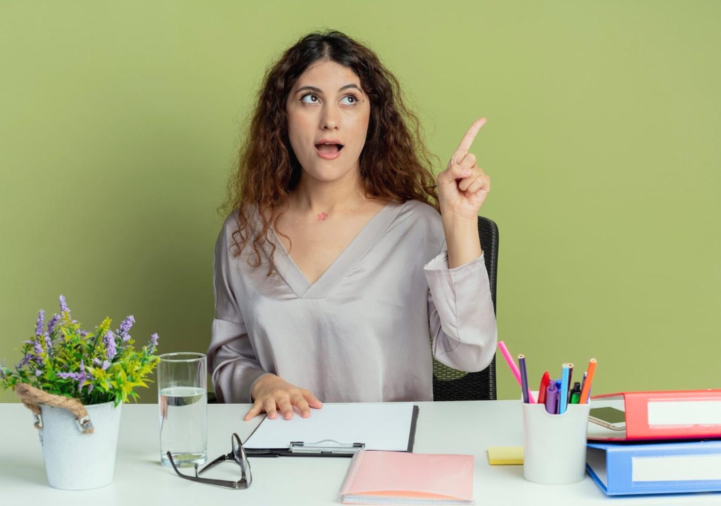 Participantes aplicando técnicas de optimización en sesión práctica grupal